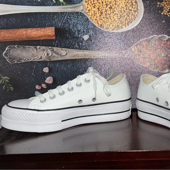 Like brand new converse low top Platform Sneakers - Picture 3 of 6